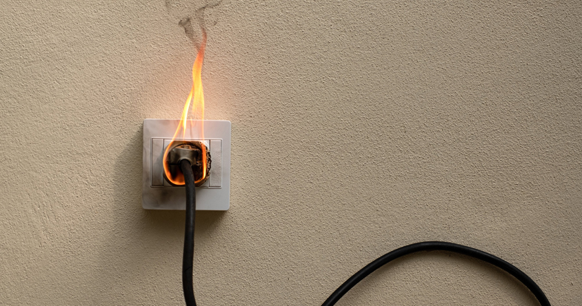 10 señales de que necesitas llamar a un electricista profesional