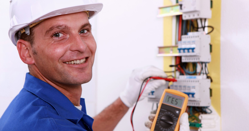 ¿Por qué contratar a una empresa de electricista profesional?