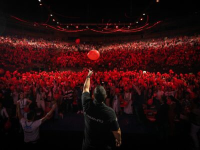 Nueva era de la formación: shows que llenan estadios hablando de educación financiera