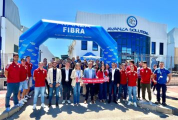 Avanza Fibra recibe a Felipe Moreno y jugadores del Real Murcia en sus instalaciones