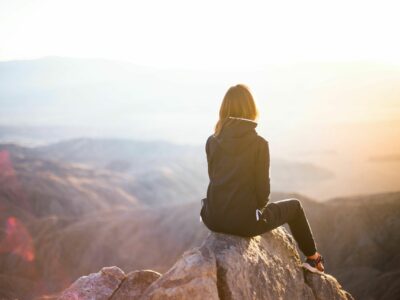 Quirónprevención advierte sobre los efectos de la primavera en el estado emocional