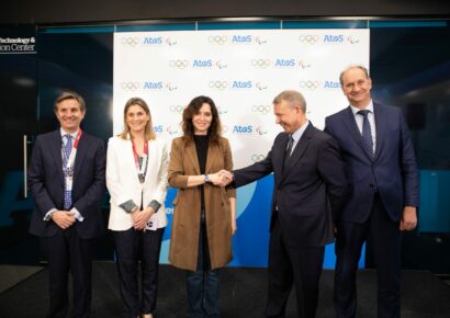 Isabel Díaz Ayuso visita en Madrid el Atos Integration Testing Lab para los Juegos Olímpicos y Paralímpicos de París 2024