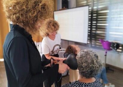 La academia de peluquería especializada en rizos Lino Curly, dedicada al cuidado y atención de las diferentes texturas del cabello rizado