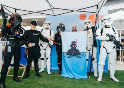 Quadernillos convierte el orgullo friki en una fiesta benéfica con «El día de la toalla»