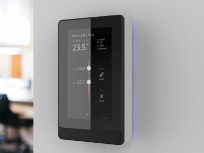 Schneider Electric lanza el nuevo Touchscreen Room Controller, un dispositivo imprescindible en los espacios modernos centrado en el confort y la experiencia del usuario