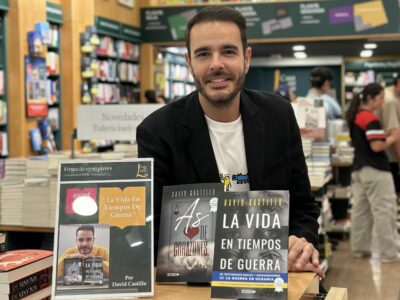 Sevilla acoge con éxito a David Castillo, el escritor del único libro en Europa que ha dado voz a las personas que están sufriendo las consecuencias de la guerra