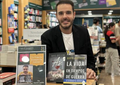 Sevilla acoge con éxito a David Castillo, el escritor del único libro en Europa que ha dado voz a las personas que están sufriendo las consecuencias de la guerra