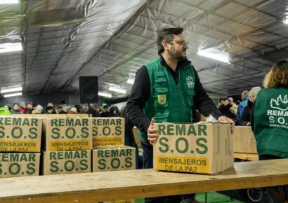 REMAR SOS reparte 3 millones de platos de comida en un mundo en crisis, combatiendo el hambre y la guerra