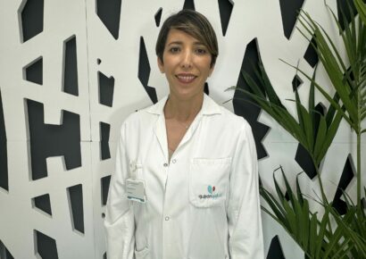 Lourdes Ruiz, oftalmóloga de Policlínica Gipuzkoa: «Con la microexfoliación palpebral prevenimos la blefaritis, una de las causas principales del orzuelo y del ojo seco»