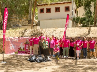 smöoy impulsó una jornada solidaria de recogida de plásticos en el denominado Valle Perdido de Murcia