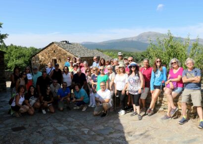 Los tamajoneros visitan Umbralejo en la semana cultural que precede a las fiestas de la Virgen de los Enebrales