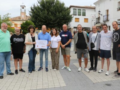 Pareja (Guadalajara) dona la recaudación de su paella solidaria a Proyecto Hombre