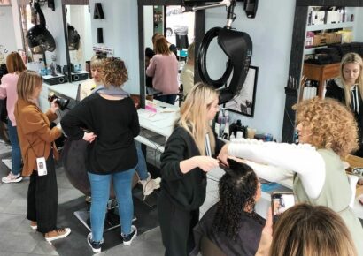 Lino Curly presenta sus nuevos cursos de peluquería: capacitación en métodos de cuidado para el cabello rizado al alcance de todos