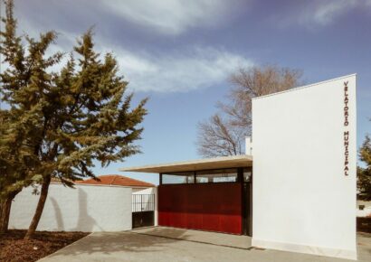 Velatorio de Casas de Lázaro: arquitectura para arropar a las familias cuando pierden a un ser querido