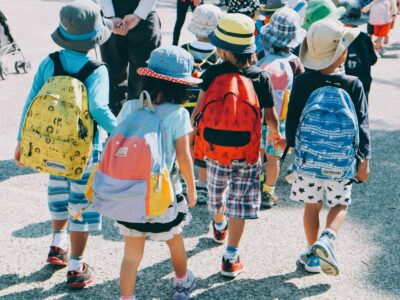 La Fundación Jiménez Díaz resalta la importancia del material escolar en la salud postural infantil