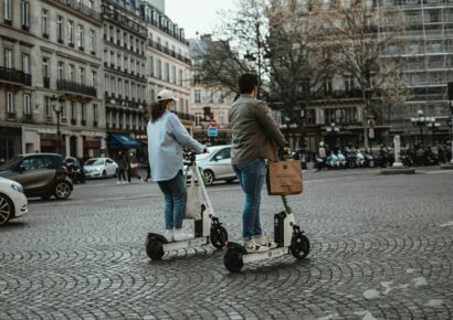 Quirón Prevención ofrece recomendaciones para un uso seguro de bicicletas y patinetes eléctricos en entornos urbanos