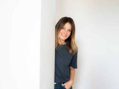 Un spray que cambia las reglas del juego: llega la bruma que reduce brotes y afina la piel en tiempo récord