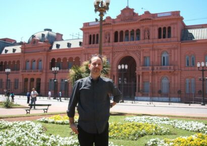 El profesor Vittorio Maria Pellitteri Tucci realiza donaciones solidarias a familias de músicos cubanos en Las Tunas y Holguín