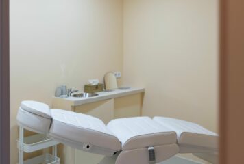 Holaglow firma un acuerdo con Vithas para la realización de cirugías en entorno hospitalario