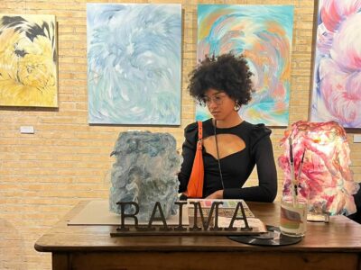 La revelación artística Carmela Sidibé inaugura exposición en la emblemática Raima de Barcelona