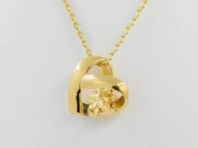 Eguzkilore presenta sus colgantes de San Valentín