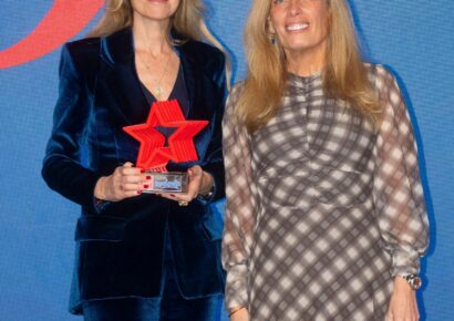 Esther Alcocer Koplowitz recoge el Premio Excelente otorgado a FCC por la Comunidad de Madrid