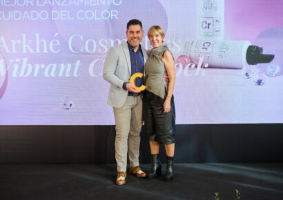 Arkhé Cosmetics gana el Premio Clara 2025 a Mejor Lanzamiento de Cuidado del Color con Vibrant Color Lock