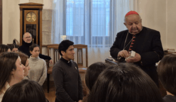 Alumnos de Bachillerato del Colegio Juan Pablo II de Parla, recibidos en Cracovia por el cardenal Dziwisz