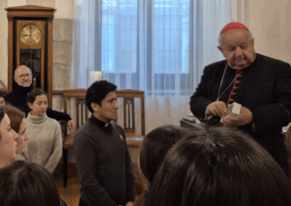 Alumnos de Bachillerato del Colegio Juan Pablo II de Parla, recibidos en Cracovia por el cardenal Dziwisz