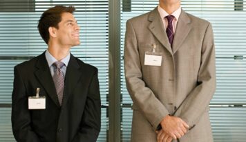 Chamaripa analiza el impacto de los zapatos con alzas en la imagen ejecutiva de España