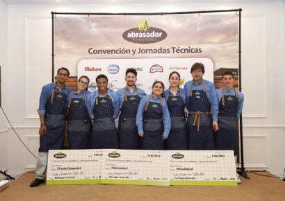 Grupo Abrasador premia a los maestros de la sala en el V Concurso Nacional de Metres y Camareros