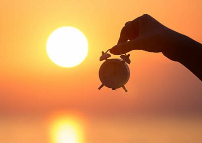 Consejos de 123tinta.es para ahorrar en la factura de la luz con el cambio de hora