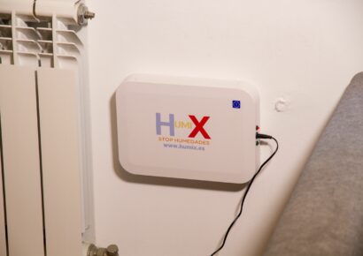 Ocho años con humedad en casa: una vecina de Valladolid documenta cómo su pared se seca en tres meses