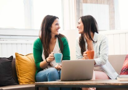 Las mujeres españolas ponen en riesgo su seguridad financiera para priorizar el cuidado de su familia
