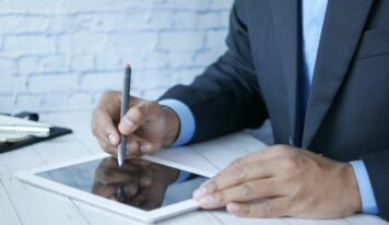 CREDISCORE analiza la firma digital y su impacto en la agilidad financiera del consumidor español