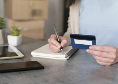 Arriaga Asociados alerta del riesgo de las tarjetas revolving en el cierre del primer trimestre de 2026