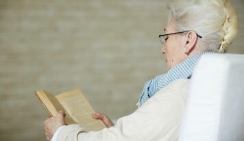 Leer en varios idiomas: el entrenamiento cerebral del que nadie habla y que puede retrasar la demencia hasta cinco años