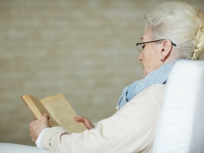 Leer en varios idiomas: el entrenamiento cerebral del que nadie habla y que puede retrasar la demencia hasta cinco años