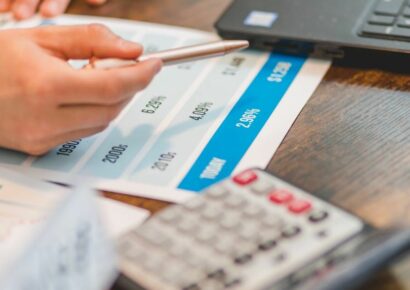 CREDIAHORA analiza el comparador de préstamos como herramienta de ahorro para las familias españolas y fuente de tranquilidad financiera