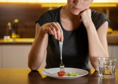 «Las dietas estrictas en menopausia no solo no funcionan, sino que pueden ser contraproducentes», alertan desde DOMMA