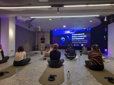 Breathwork Madrid impulsa una nueva tendencia en empresas: sesiones de respiración consciente para mejorar la cohesión y el bienestar de los equipos