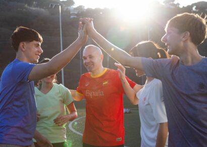 Decathlon convierte a sus embajadores en protagonistas de su campaña de verano junto a Pedri e Iniesta