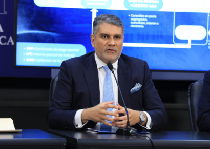 Andrés Farrugia impulsa financiamiento de Caja de Ahorros para acelerar obras públicas en Panamá