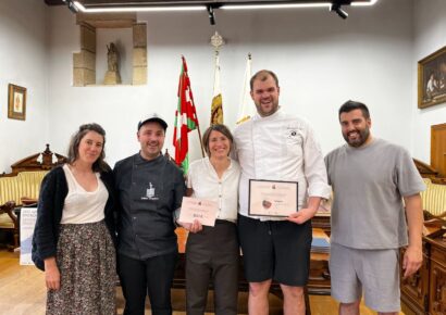 Adur Arrieta conquista Hondarribia con un pintxo nacido entre el atún del Cantábrico y el trigo medieval