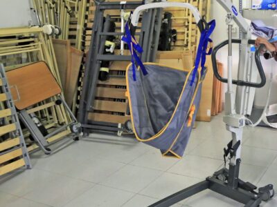 El Banco de Ayudas Técnicas da cobertura de artículos de apoyo en 28 municipios vascos