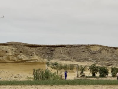 Una zona de cultivo en mitad del desierto es posible gracias al viento