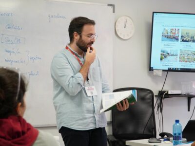 Idiomas Carlos V impulsa el bilingüismo con metodologías inmersivas y preparación oficial de alto rendimiento