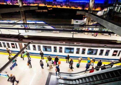 Metro de Madrid se prepara para una alta demanda por la visita del Papa y los conciertos de Bad Bunny