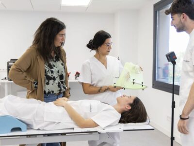 Vocación, empleo y aprendizaje práctico: las claves para elegir una FP sanitaria