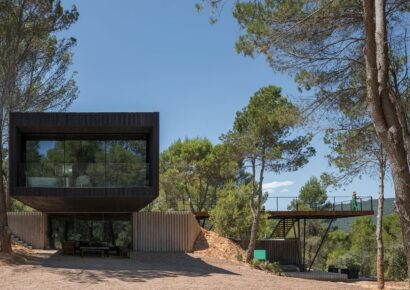 La Casa Embarcadero de Pareja (Guadalajara), cuando la arquitectura decide esconderse en el paisaje